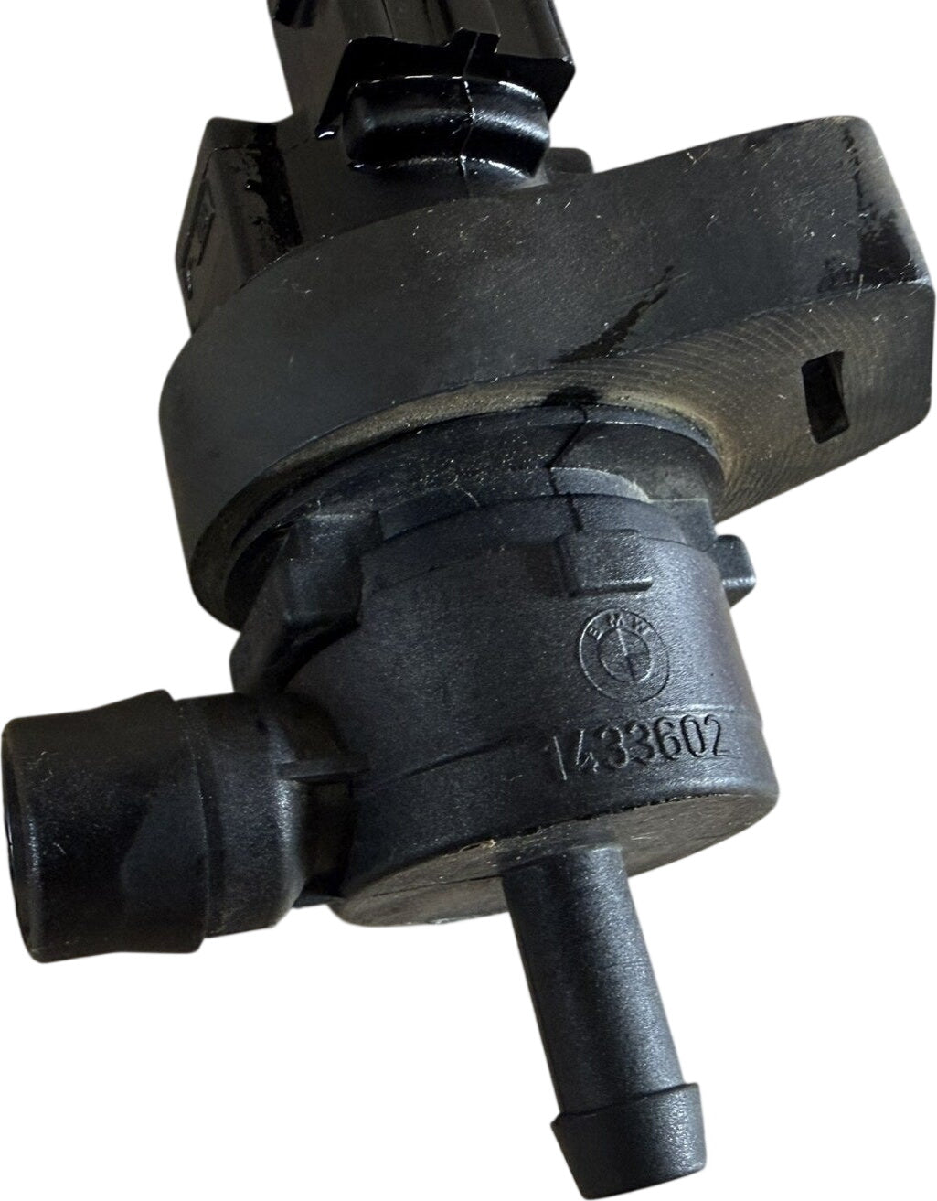 BMW fuel tank breather valve casting 1433602