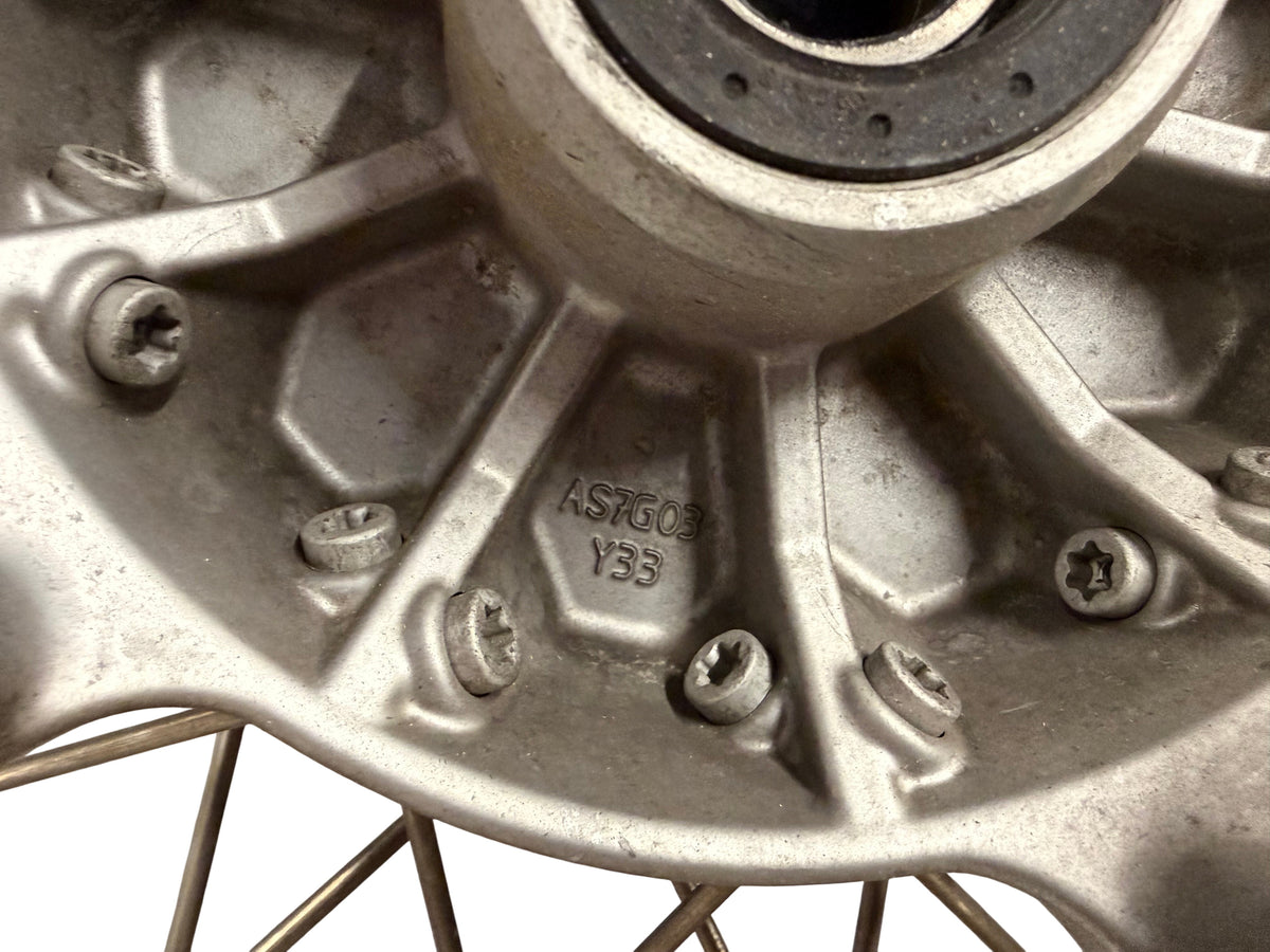 Front wheel hub casting detail